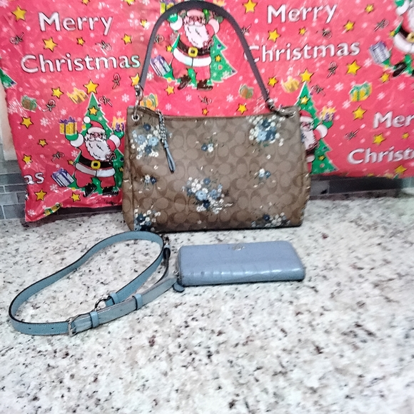 Coach Rare Floral Women's Bag With Bonus Wallet And Long strap - Picture 5 of 17